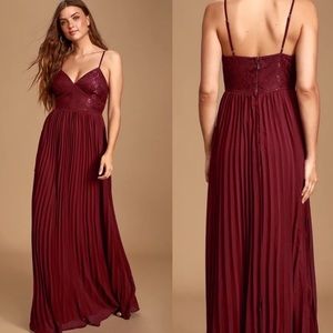 Lulus Burgundy Red Lace Pleated Maxi Dress NWT Size M | Adjustable Straps